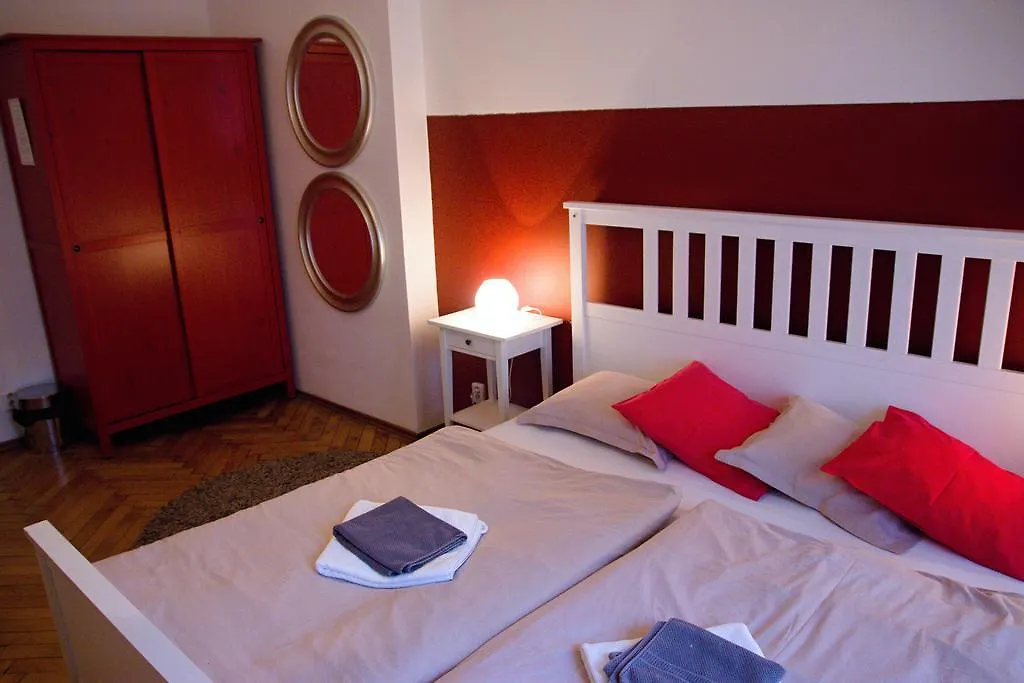 Budget Apartment Praga 0*,